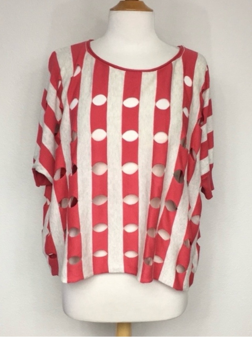 3/$25 Jealous Tomato Juniors Red Tan Cutout Oversize Batwing Knit Top Size M